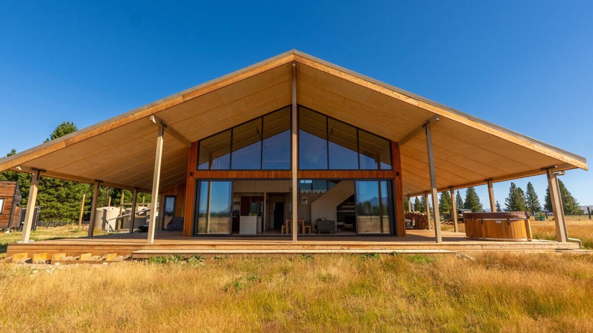 Twizel House | Luxury Alpine Loft - Mountain Views