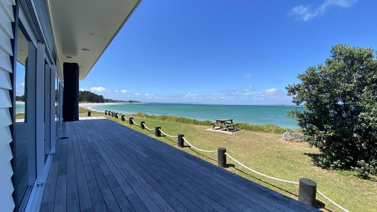 Rangiputa House | Luxury Beachfront Bach for the Whole Family