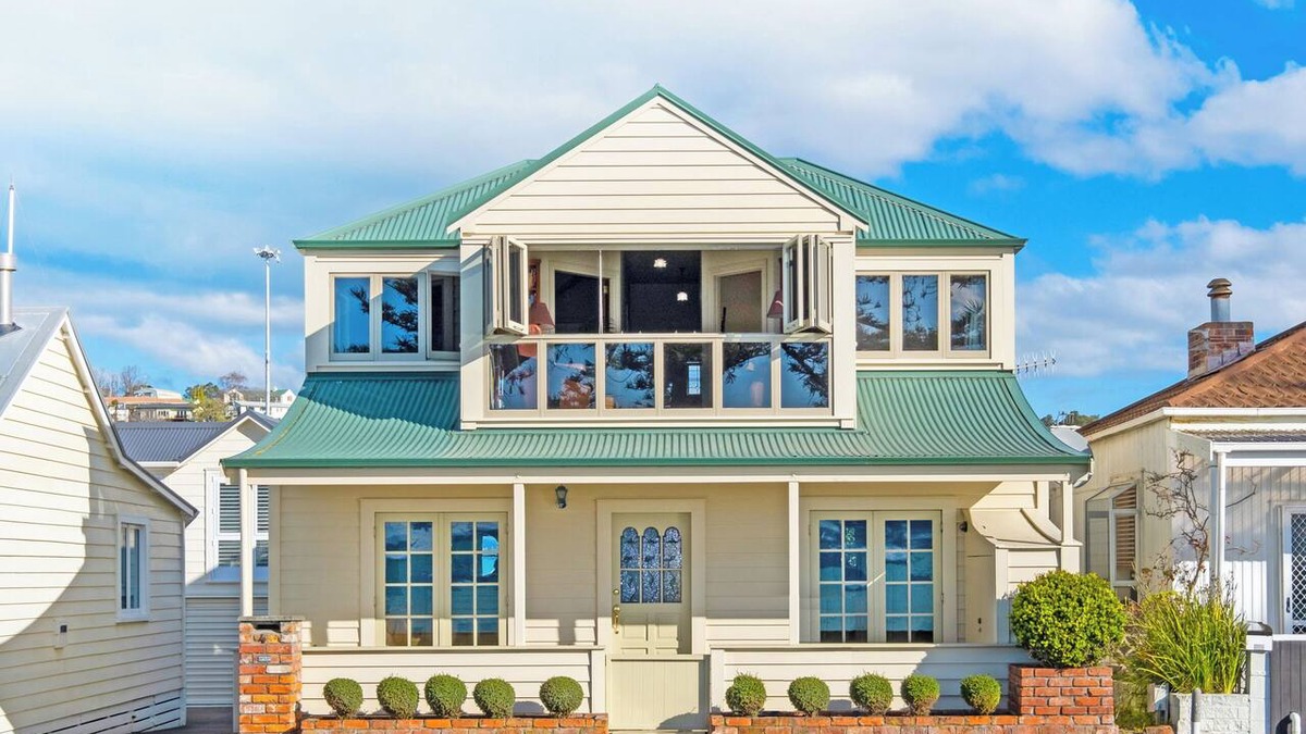Ahuriri House | Luxury beachfront villa perfectly located in Ahuriri Napier
