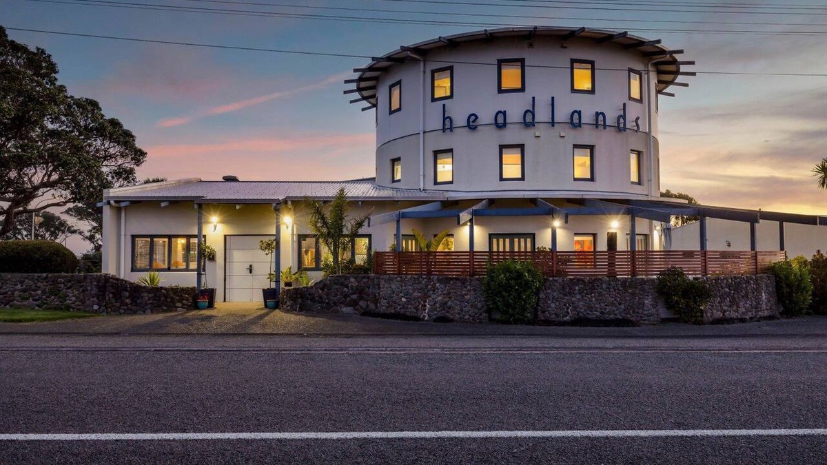 Opunake Hotel | Luxury Boutique Hotel 50 meters from the beach
