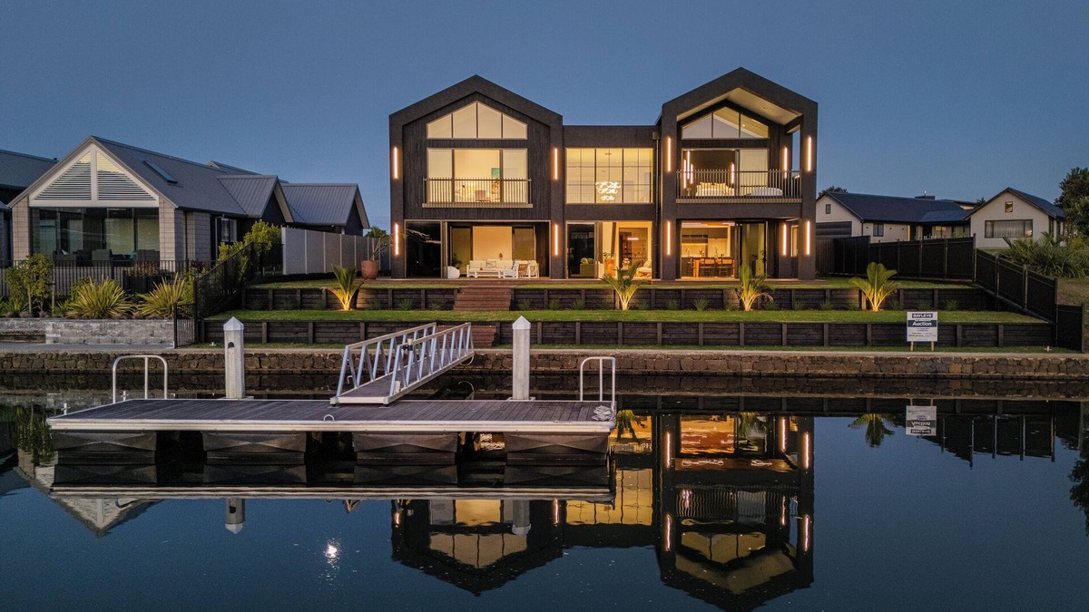 Whitianga House | Luxury Canal Front Home in Whitianga with Private Pontoon for Mooring Boat