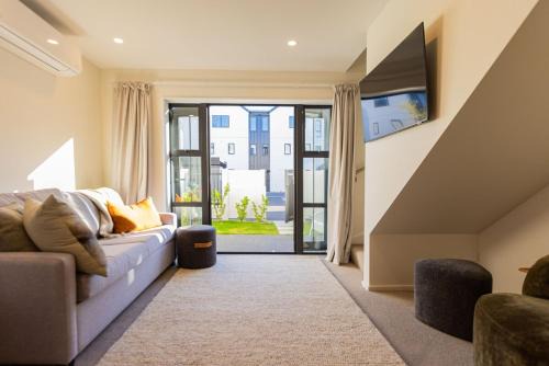 Christchurch City Centre House | Luxury CBD Townhouse 3 Bed 2 Bath With Car Park