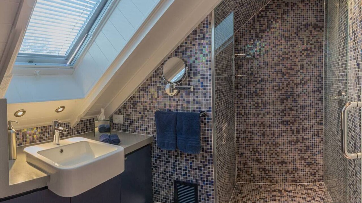 Wanaka Apartment | Luxury Eco Apt w/Pool, Gym & Sauna - Adults only