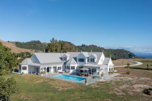 Acacia Bay House | Luxury Group Escape With Spa, Pool, Views and Privacy