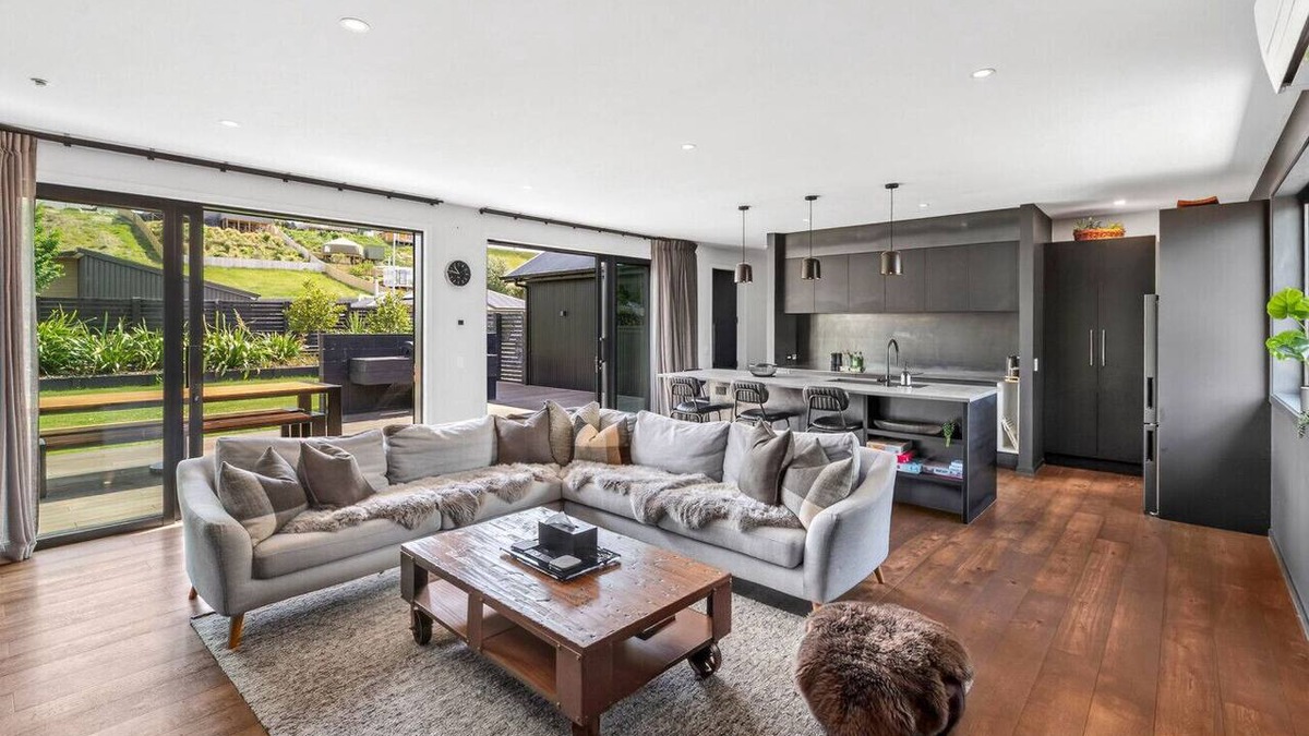 Lake Hawea House | Luxury Hāwea | Alfresco Retreat | Sleeps 6