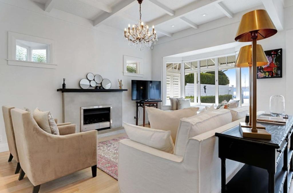 St. Mary's Bay House | Luxury Herne Bay 3BR Villa with Deck - Parking