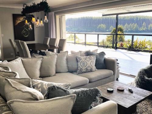 Mangakino House | Luxury Lake House Retreat