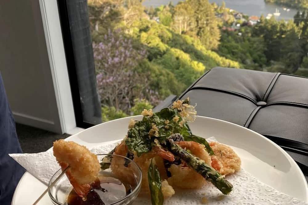 Acacia Bay Villa | Luxury Lake Taupo Accommodation with Amazing Views