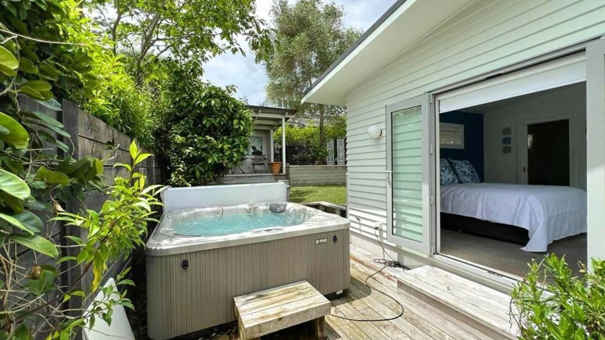 Narrow Neck House | Luxury Living Steps from Narrow Neck Beach!