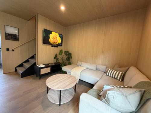 Frankton Villa | Luxury Queenstown Villa & Carpark