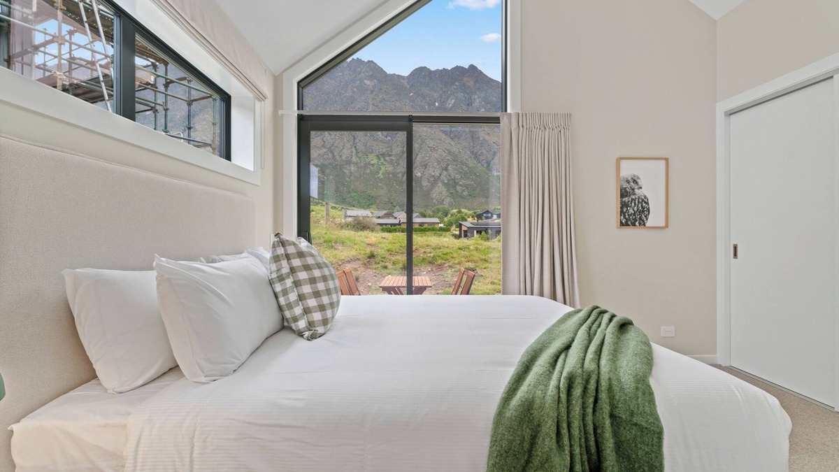 Jacks Point Apartment | Luxury Stay Next To Iconic Remarkables Mountains