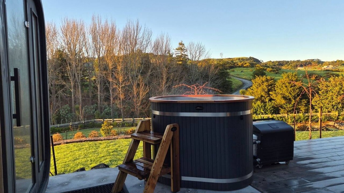 Mangawhai Apartment | Luxury Suite - sauna, plunge pool, outdoor kit/fireplace, spa inspired bathroom