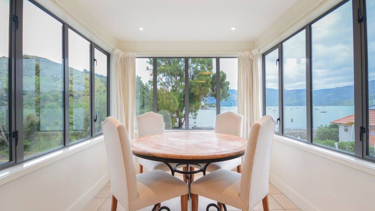 Akaroa Apartment | Luxury Waterfront Apartment with Amazing Views