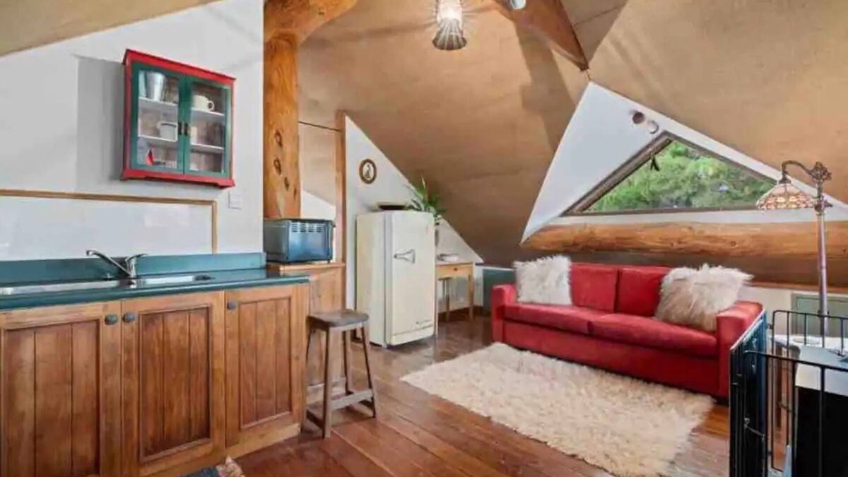 Alexandra House | Magical Loft Among the Trees at Homewood Forest Retreat
