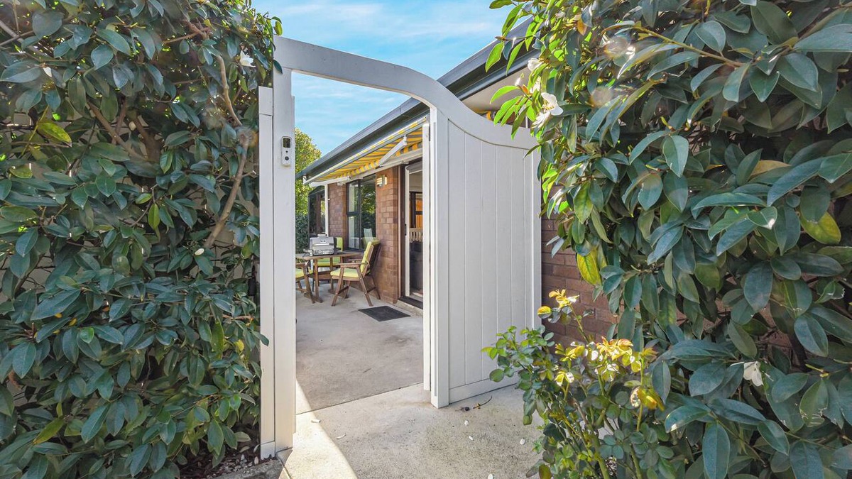 Nelson House | Magnolia Cottage - Nelson Holiday Homes