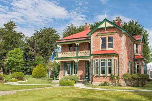Conical Hill Bed & Breakfast | Mainholm Lodge