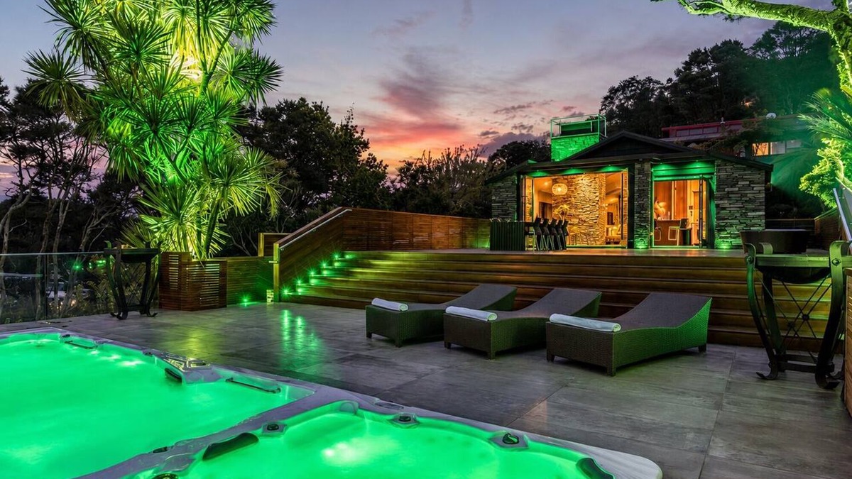 Titirangi House | Maison Blanc Lodge - Nature Haven 4-Bed Luxury
