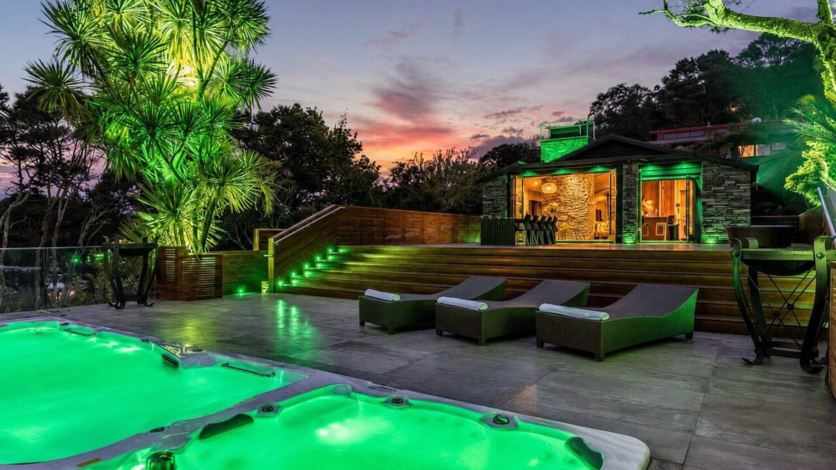 Titirangi Apartment | Maison Blanc Lodge - Nature Haven 4-Bed Luxury