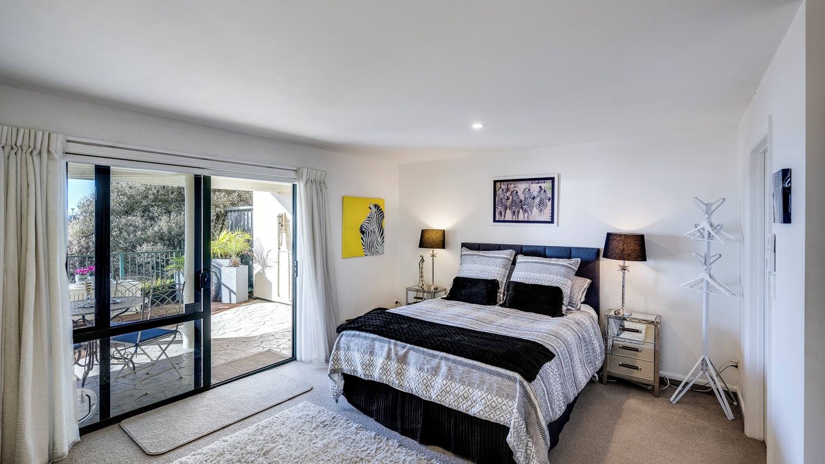 Napier Apartment | MAISON BLUE - Chic & Elegant. Sea views. Pets OK