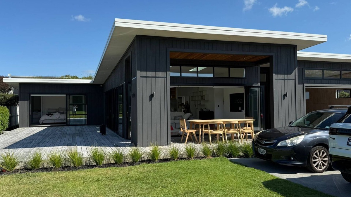 Mangawhai Heads House | Mangawhai Heads beach pad for the whole crew w/sleepout
