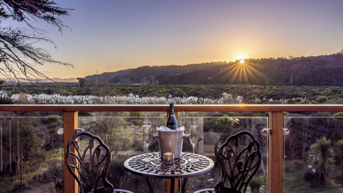 Kaukapakapa House | Manuka Bliss Heights - Close to Thermal Hoot Pool