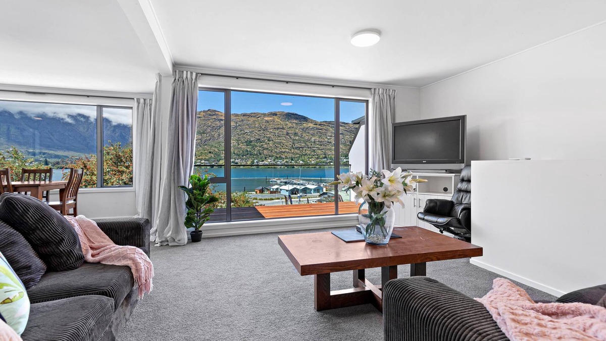 Frankton Apartment | Marina Views 2 Bedroom Home with Sunny Balcony