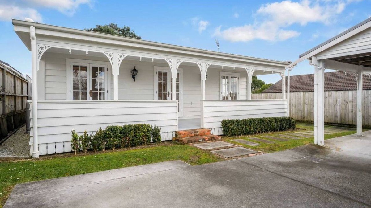Massey House | Massey East Haven | Sunlit Verandah and AC Comfort