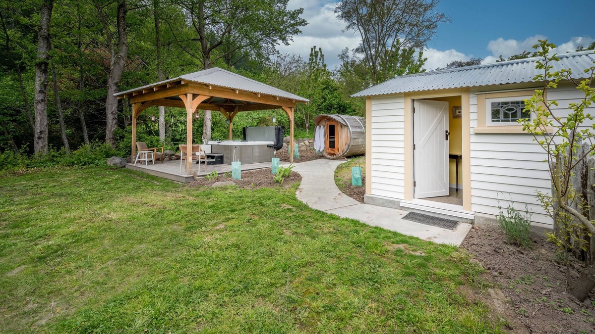 Port Levy House | Matagouri Cottage - Christchurch, Port Levy Holiday Home