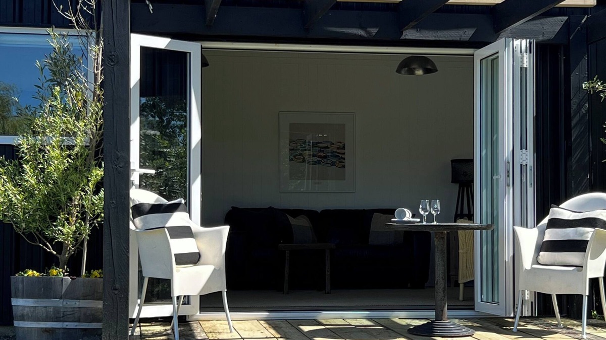 Matakana Apartment | Matakana Village Secluded Countryside Barn Stay
