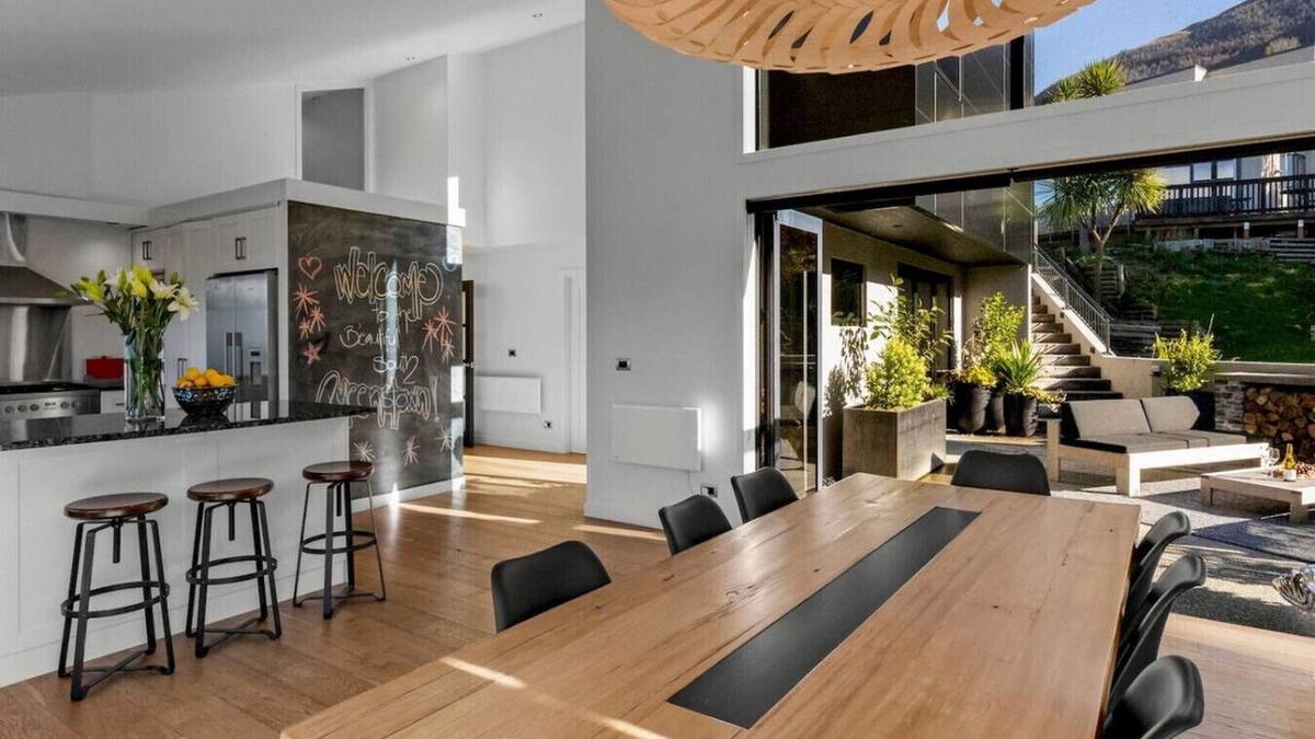 Fernhill House | Matakauri House Queenstown – 3 Bedrooms by MajorDomo | Elevated Aspen Grove Villa with Lake Wakatipu & Remarkables Views, Private Plunge Pool