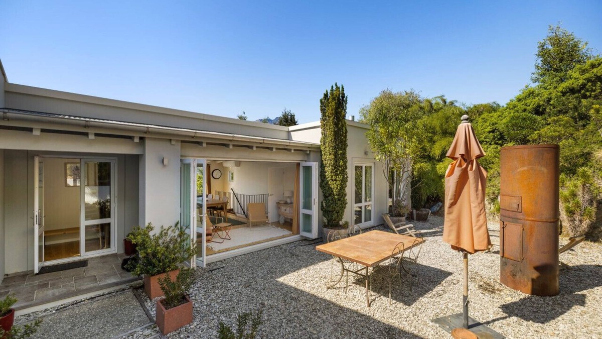 Fernhill House | Matau Crest - Luxury Retreat