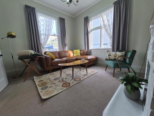 Dunedin Apartment | Meadow Cottage 1870s restored cottage