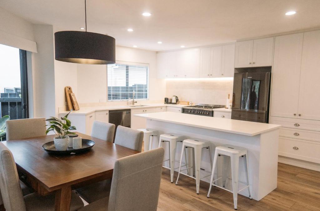 Auckland House | Meadowbank Family Home & Full Kitchen
