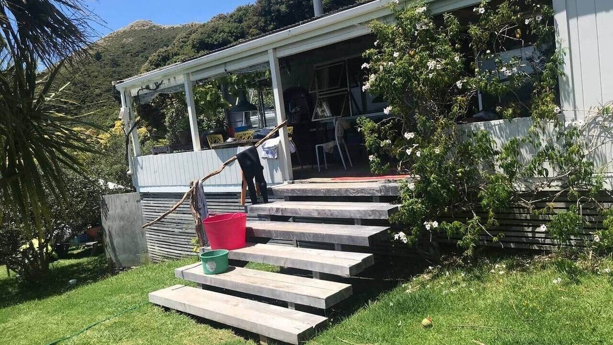 Tryphena House | Medlands Beach House