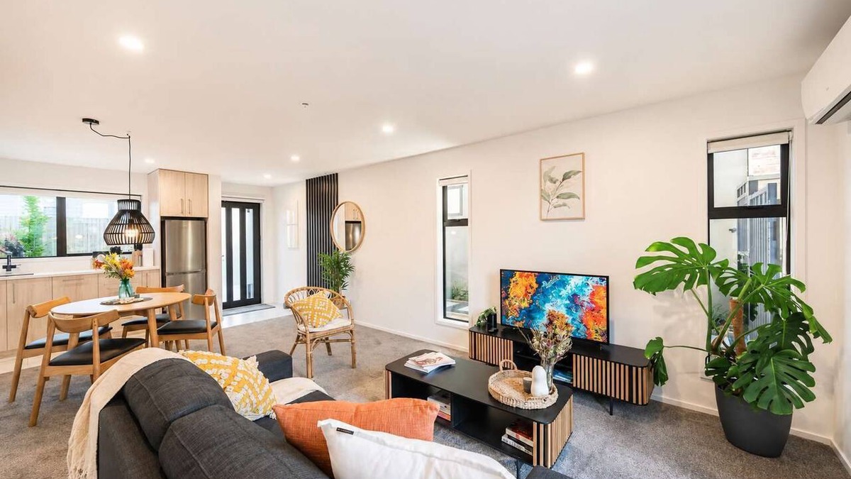 Saint Albans House | Merivale 2BR | Parking + Fenced Backyard
