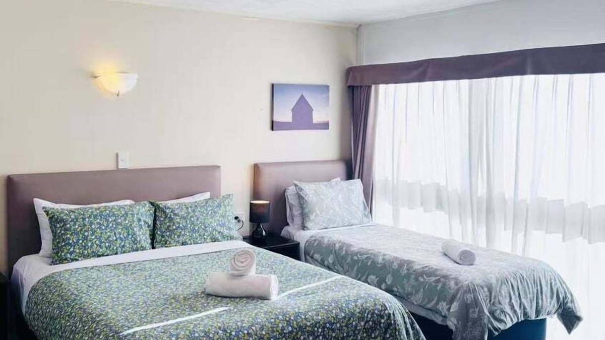 Merivale Apartment | Merivale Court Large Studio-Unit 3