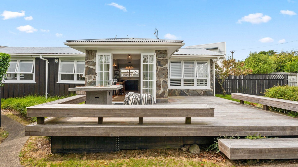Rainbow Point House | Mid-Century Charm - Taupo Holiday Home