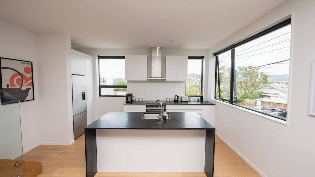 Northland House | Mid-Century inspired Town house, Internal Garage