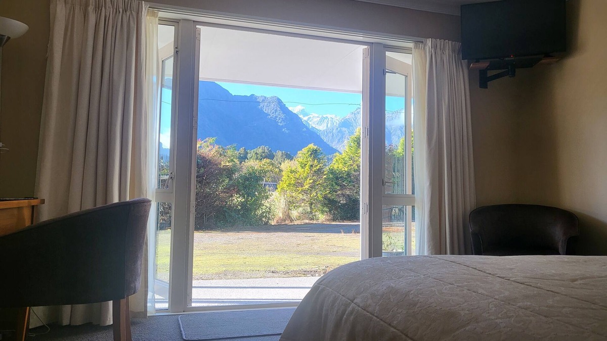 Fox Glacier Bed & Breakfast | Misty Peaks Guesthouse
