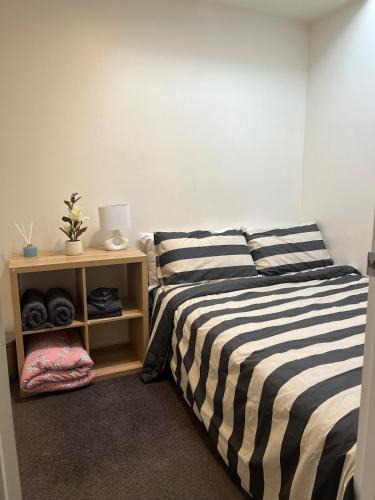 Queenstown Apartment | MKM Central QT Room - Shared Two-bedroom Apartment with Host Couple
