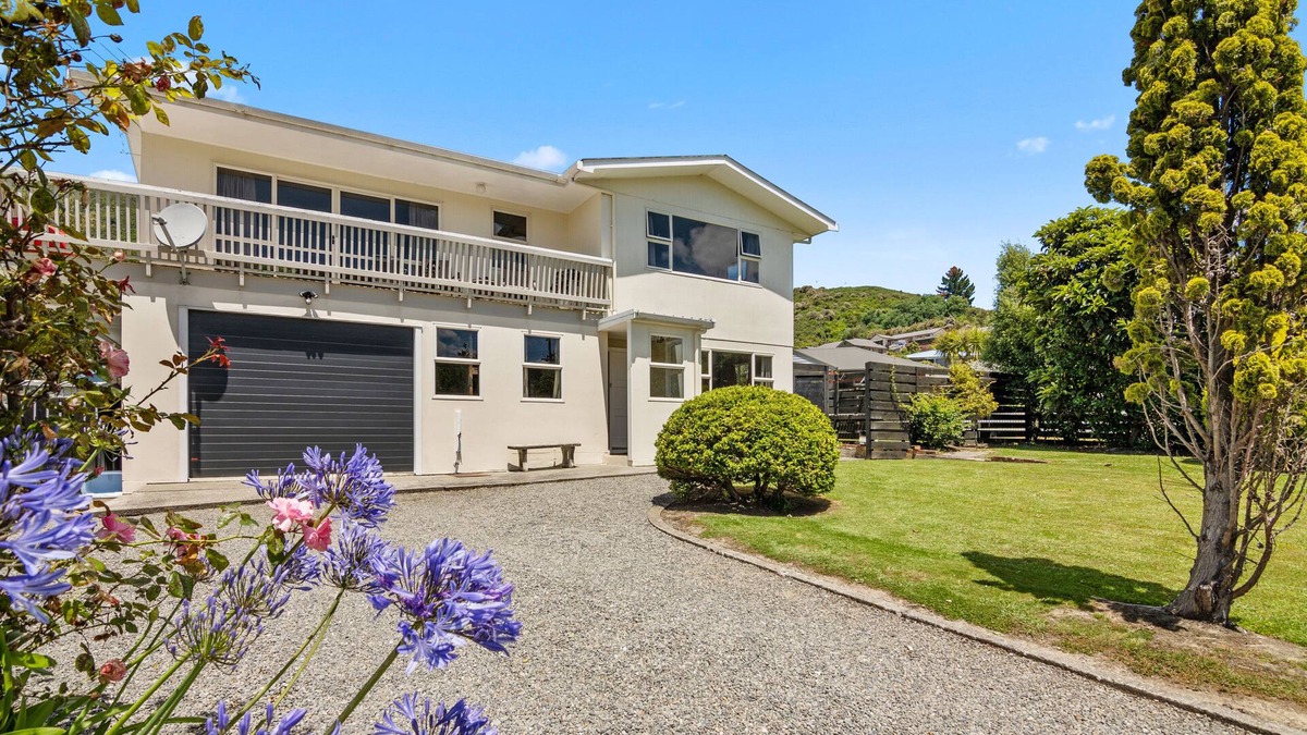 Waikawa Bay Cottage | MOANA ESCAPE - WAIKAWA HOLIDAY HOME, family friendly in Picton
