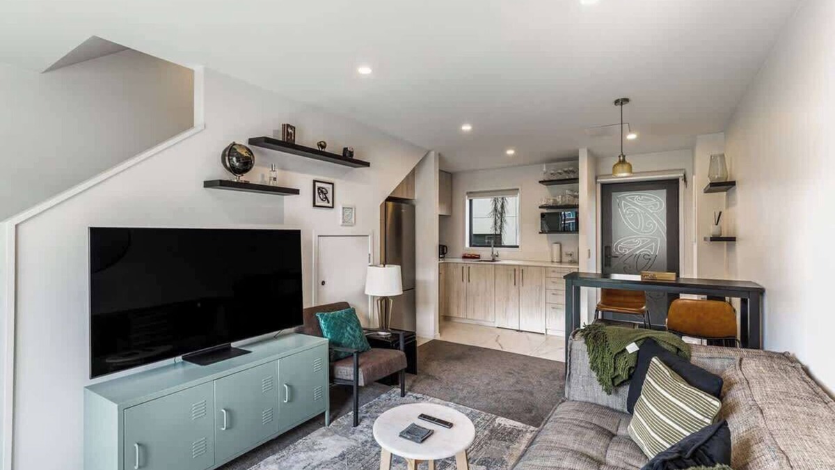 Mount Albert House | Modern 2BR Townhouse Close to Aucklands Best