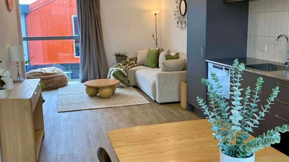 Dunedin Apartment | Modern 3-Level Stay: Free Parking & Close to Shops