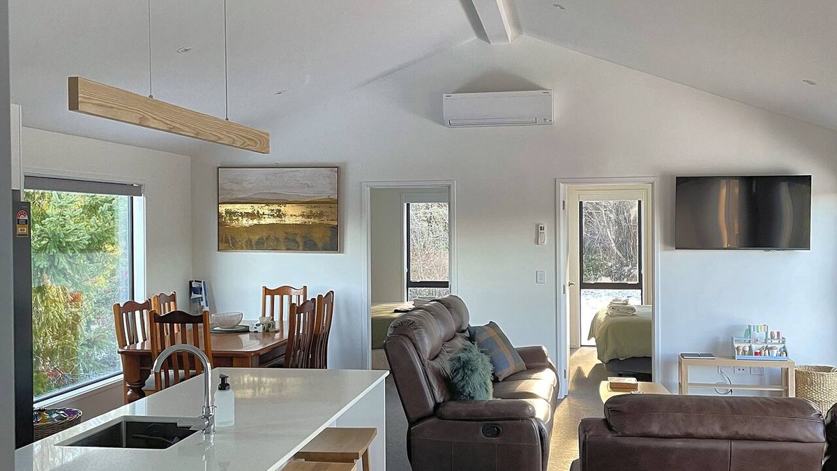Naseby House | Modern alpine bach | Warm, private, mountain views