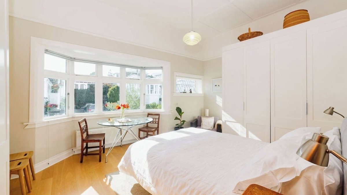 Wellington House | Modern Character Villa | Parking & Sunny Courtyard