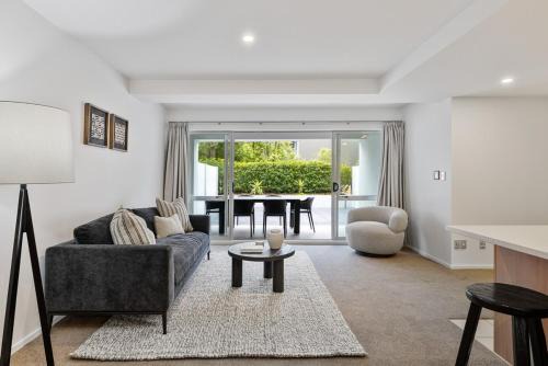 Christchurch City Centre Apartment | Modern City Apartment with Pool, Gym, Free Parking