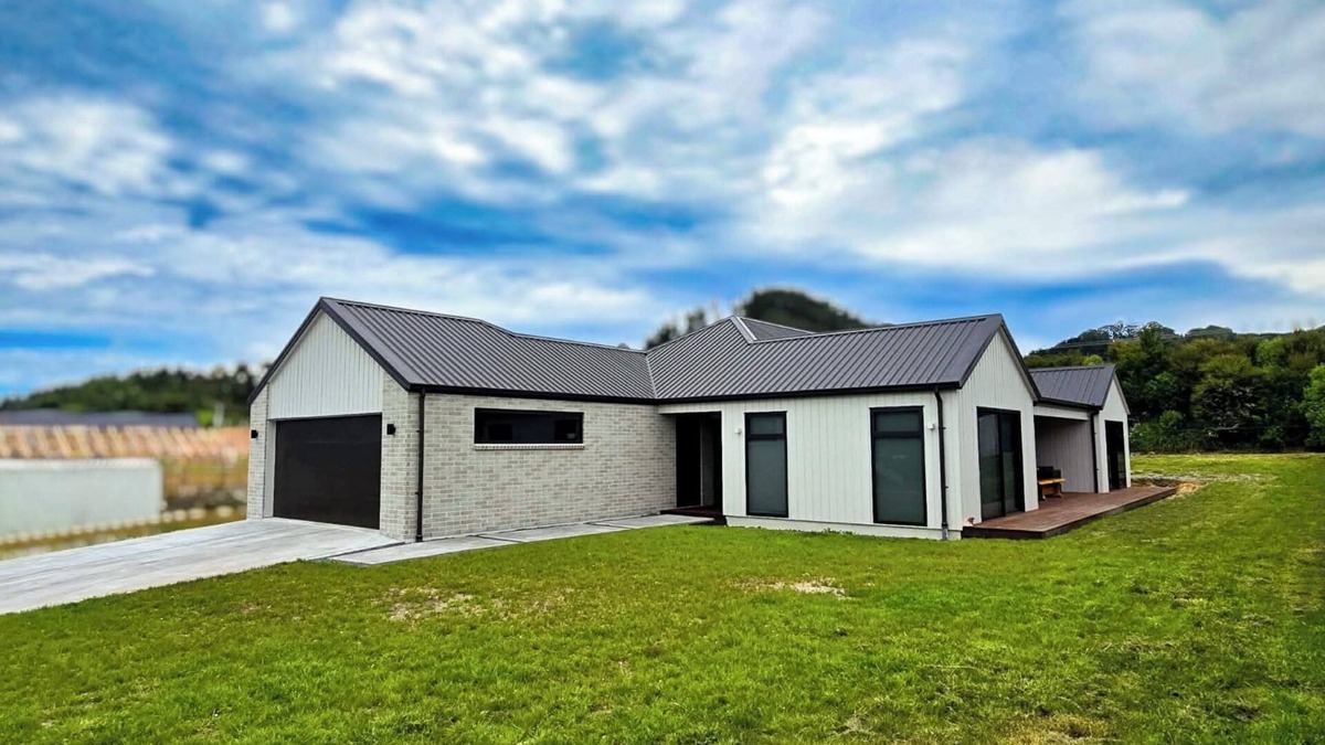 Cooks Beach House | Modern Coastal Escape at Cooks Beach