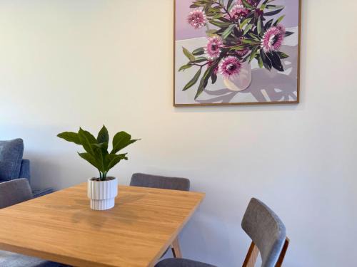Lower Hutt House | Modern Fairfield Escape for Families and Groups