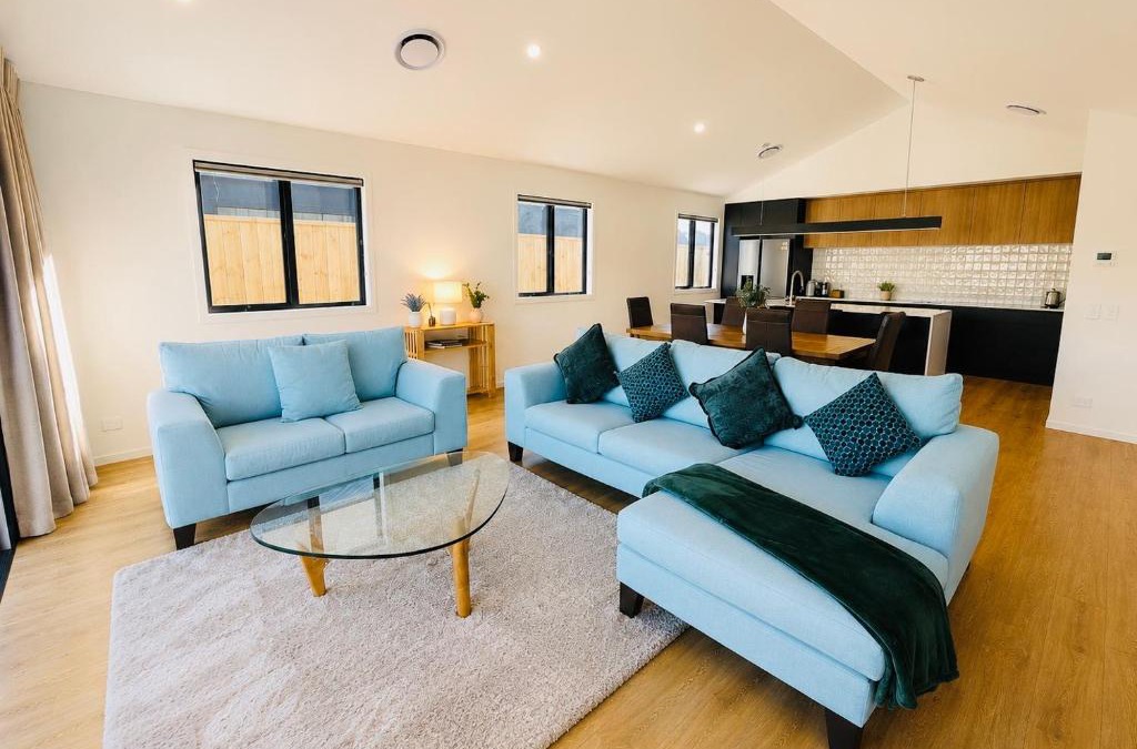 Kawarau Falls House | Modern Family Ski Base - Large, warm 4 bedroom home in Jacks Point