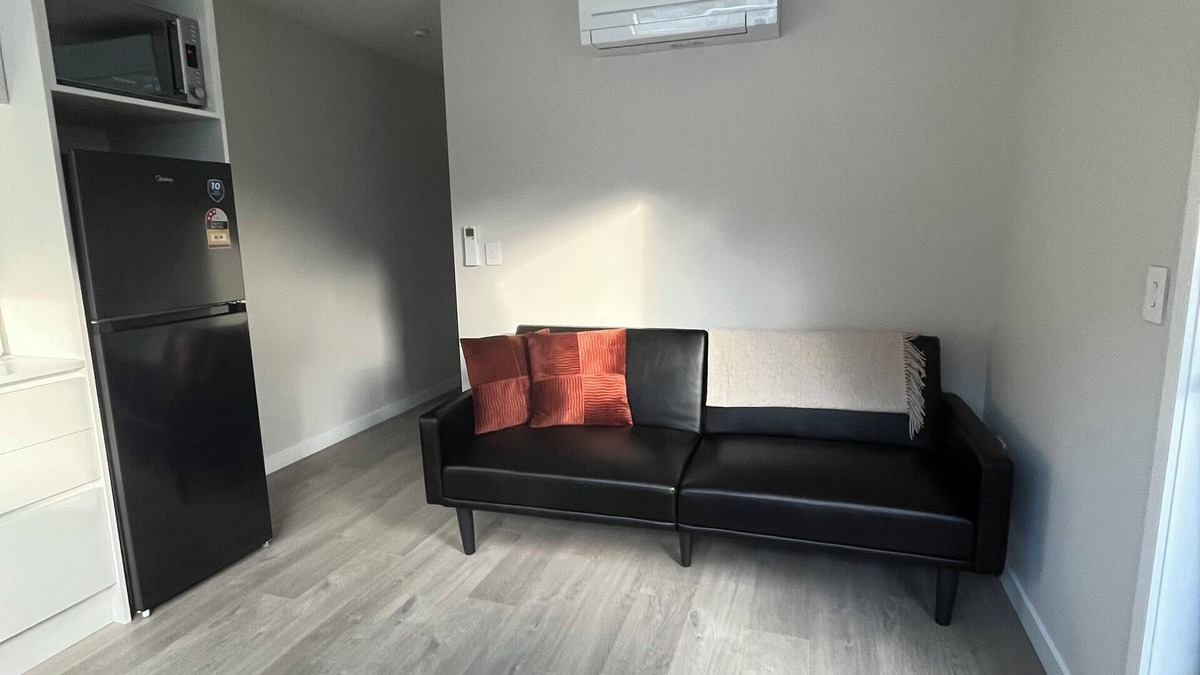 Kawarau Falls Apartment | Modern Flat with Mountain Views in Queenstown